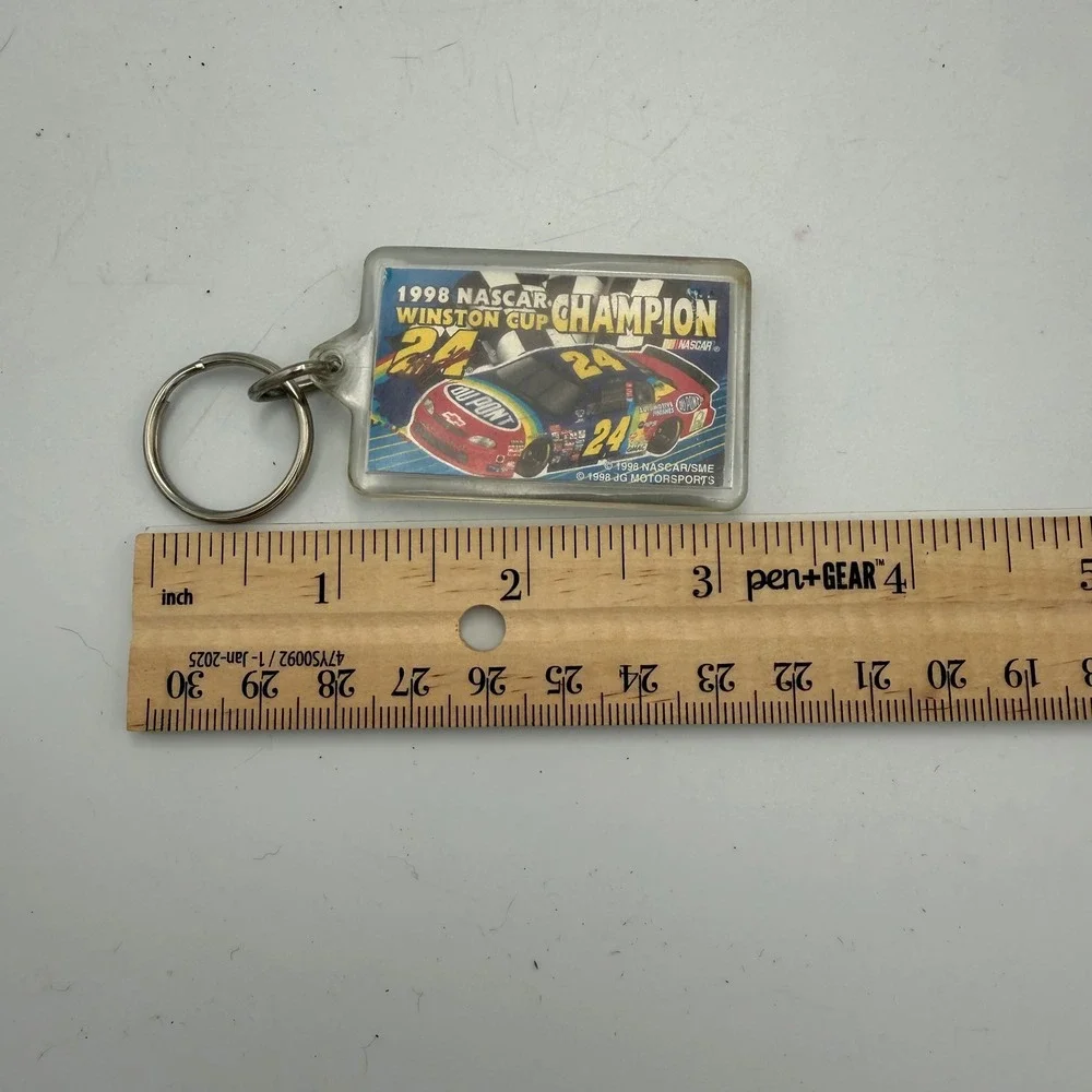 Vintage 1998 NASCAR Winston Cup Champion Jeff Gordon 24 DuPont Keychain Racing